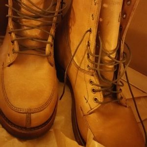 New reg$495.00
Insulated handmade genuine leather style# 76106 J10.